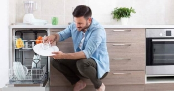 Cách vệ sinh máy rửa bát nhanh, sạch, hết mùi hôi